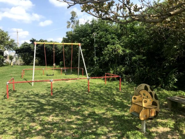 やどかり公園遊具