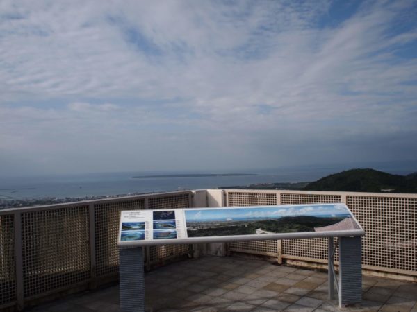 バンナ公園エメラルドの海を見る展望台景色